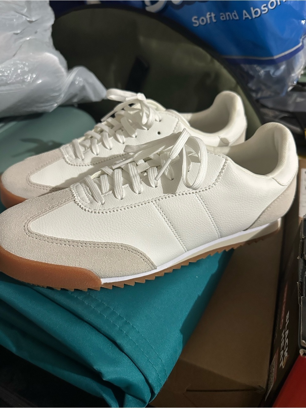 Uniqlo C Classic White Leather-Style Men’s Sneakers with Gum Sole